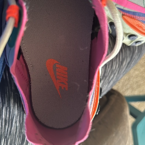 Pair of size 9 Nikereact - Picture 6 of 7